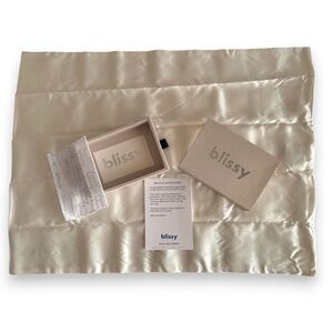 BLISSY White 22-Momme 100% Mulberry Silk Pillowcase Standard 25x19"